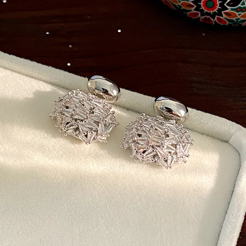 Exquisite Oval Hollowed Out Zircon Genuine Gold Electroplating Light Luxury High-end Temperament Geometric Earrings