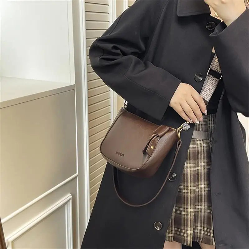 Elegant Female Handbags in PU Leather; Luxury Designer Shoulder Bags for Women