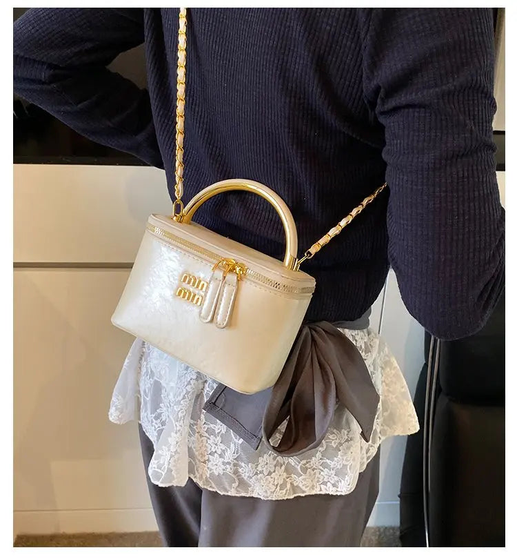 Luxury French Style Large Capacity Tote Bag Stylish Shoulder Handheld & Crossbody Fashion Bag for Women, High-End Elegant Design