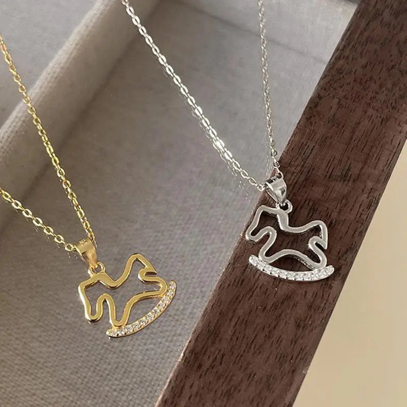 1/2Pcs Fashion Cute Shiny Zircon Hollowed-out Wooden Horse Pendant Necklace For Woman Girls Collarbone Chain Jewelry Gift