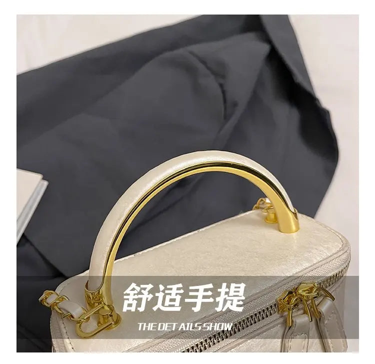 Luxury French Style Large Capacity Tote Bag Stylish Shoulder Handheld & Crossbody Fashion Bag for Women, High-End Elegant Design