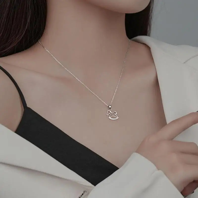 1/2Pcs Fashion Cute Shiny Zircon Hollowed-out Wooden Horse Pendant Necklace For Woman Girls Collarbone Chain Jewelry Gift