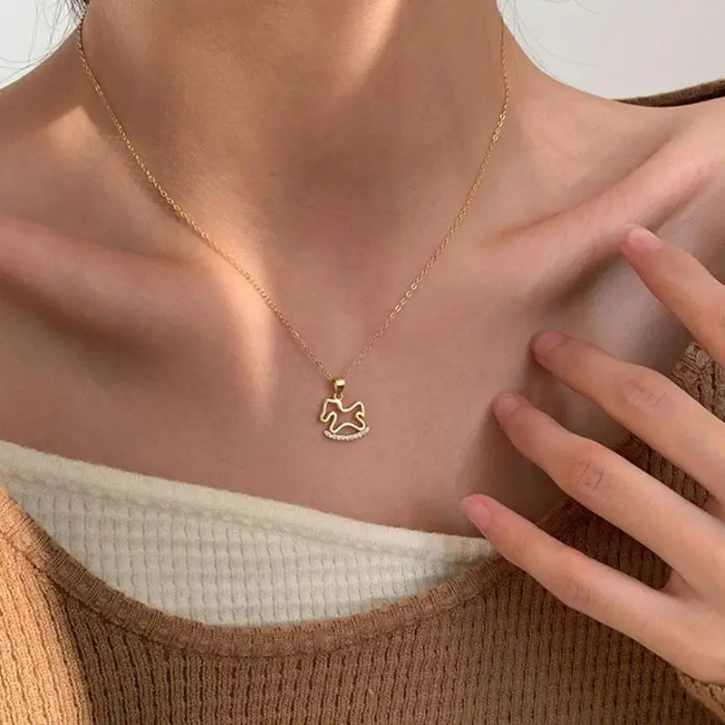 1/2Pcs Fashion Cute Shiny Zircon Hollowed-out Wooden Horse Pendant Necklace For Woman Girls Collarbone Chain Jewelry Gift