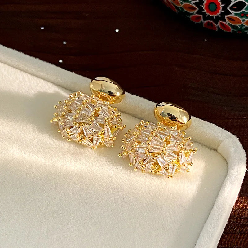 Exquisite Oval Hollowed Out Zircon Genuine Gold Electroplating Light Luxury High-end Temperament Geometric Earrings