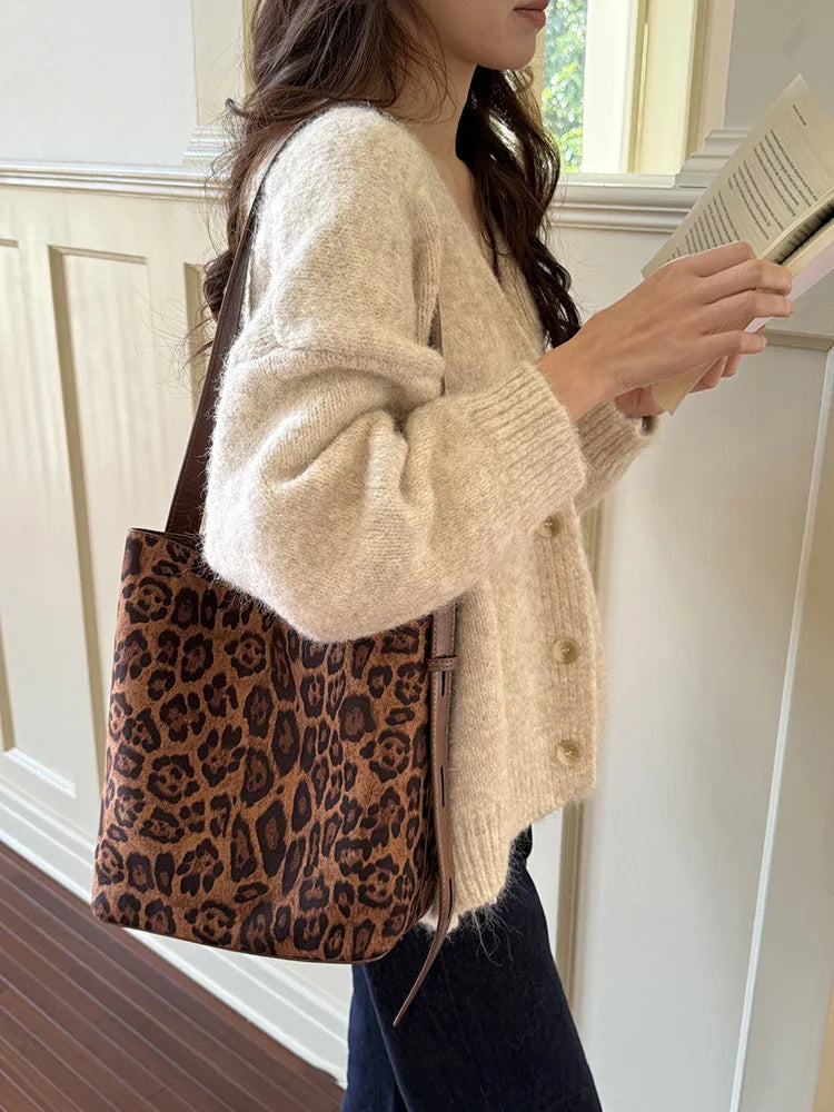 2026 New Autumn/Winter Retro Suedette Crossbody Bag Large Capacity Shoulder Bag Fashion Daily Commuter Women's Bag