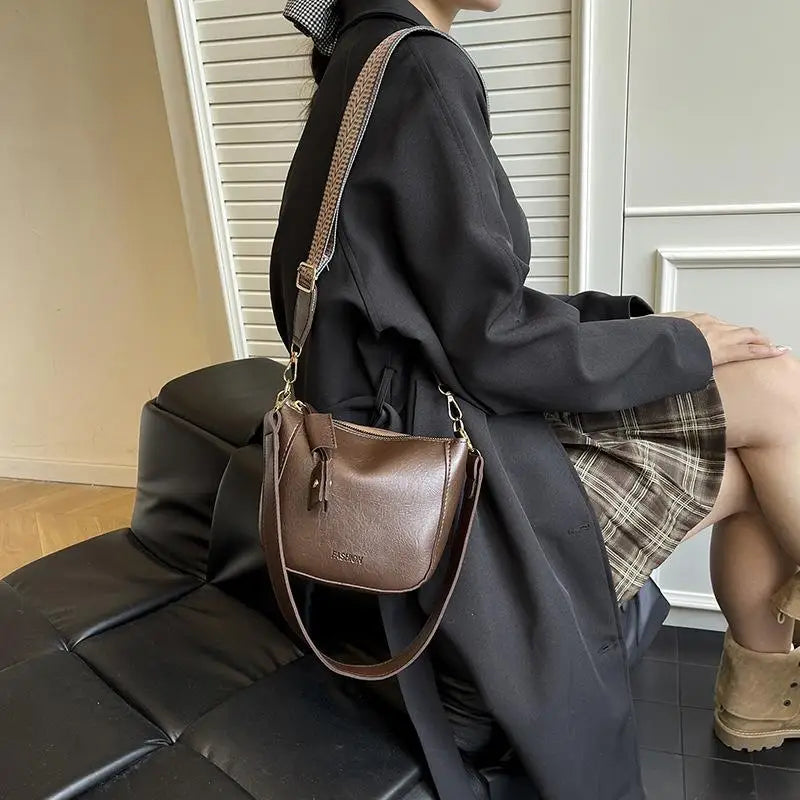 Elegant Female Handbags in PU Leather; Luxury Designer Shoulder Bags for Women